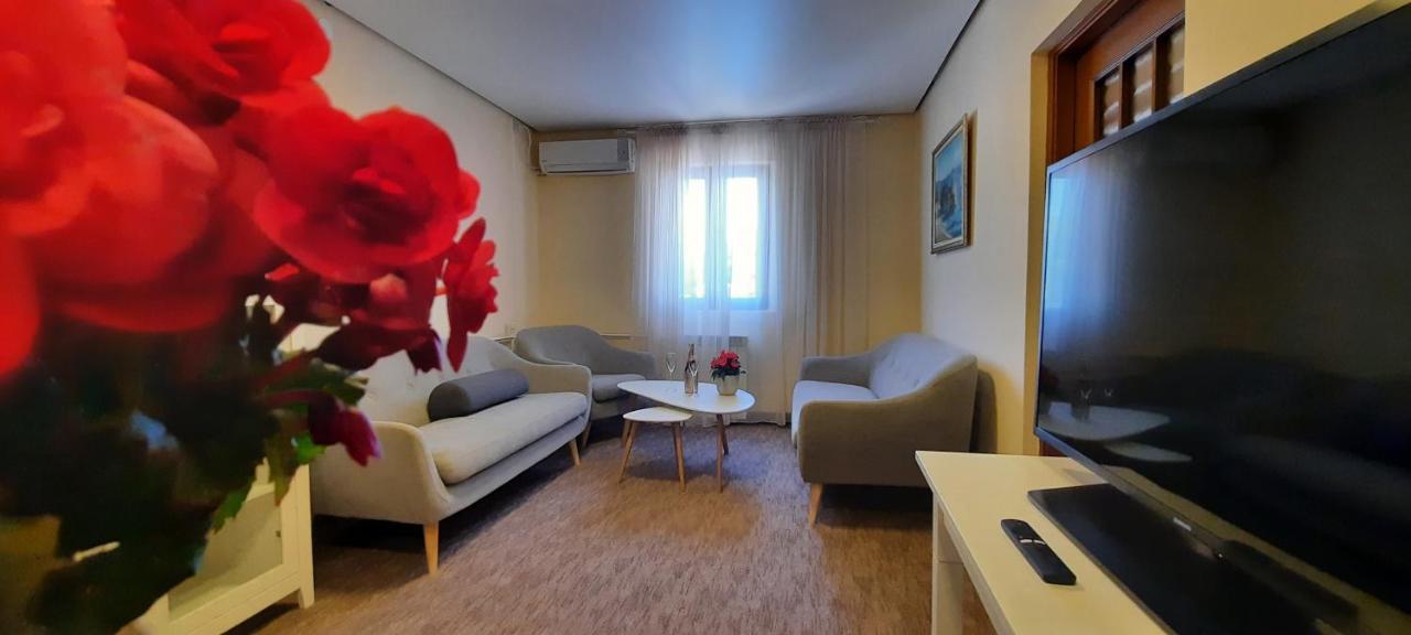 Ambassador Apartments Petrovac Екстер'єр фото