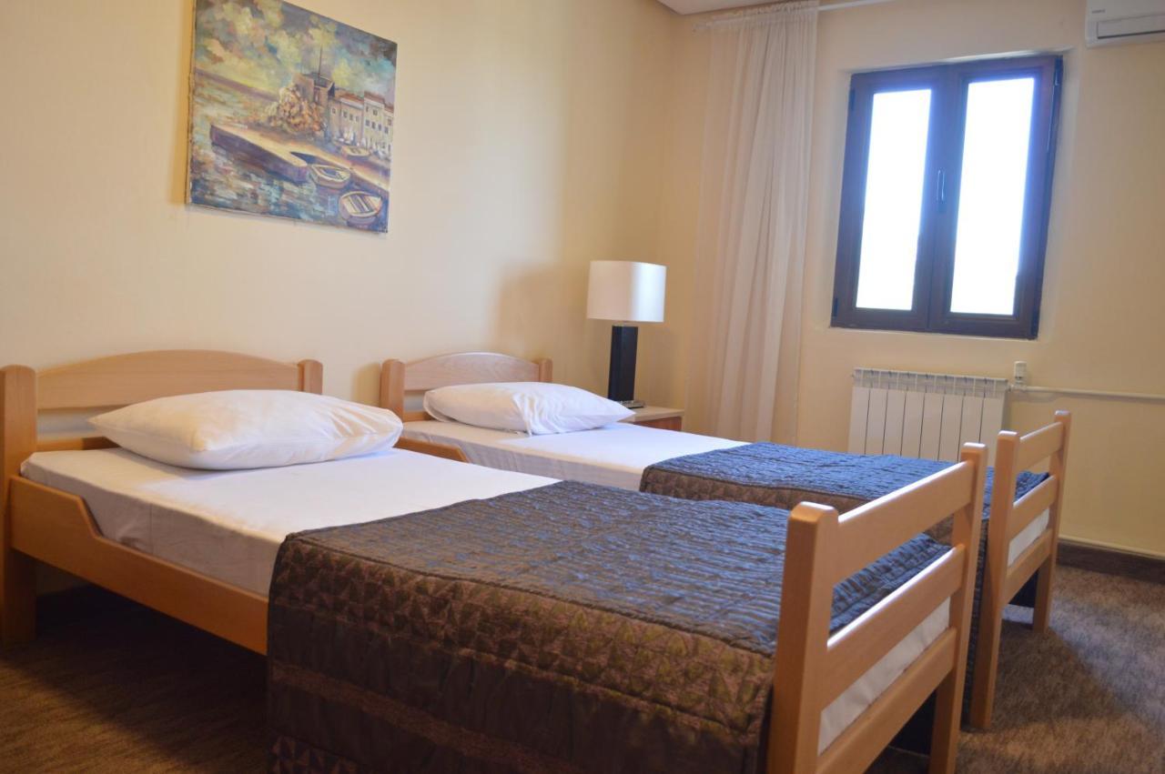 Ambassador Apartments Petrovac Екстер'єр фото