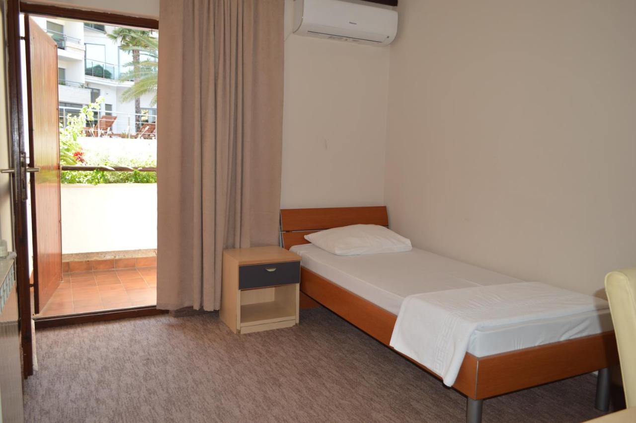 Ambassador Apartments Petrovac Екстер'єр фото
