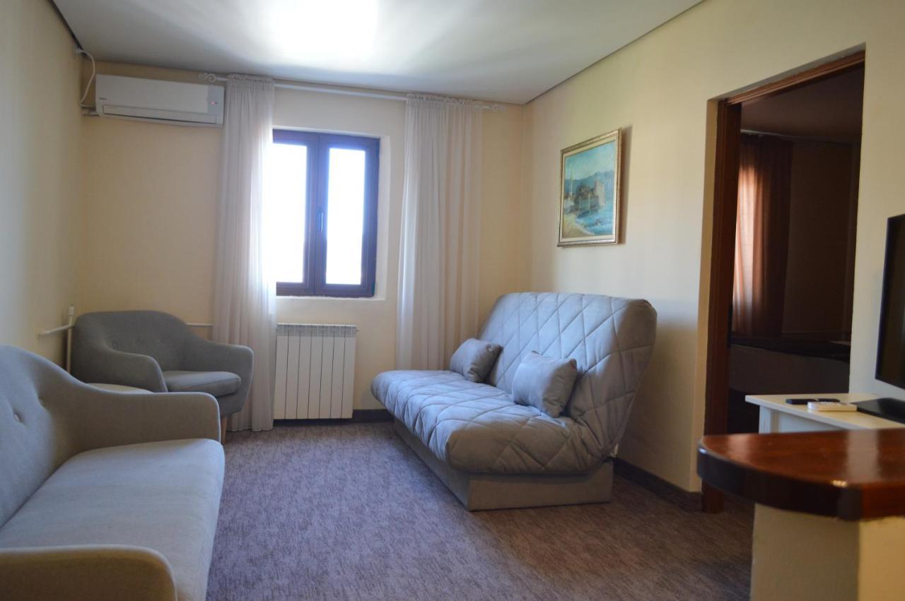 Ambassador Apartments Petrovac Екстер'єр фото